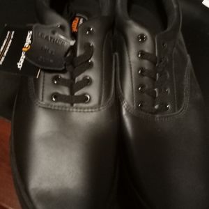 Oil and slip resistant shoes